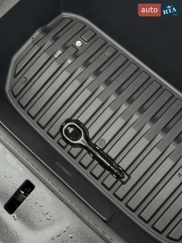 Позашляховик / Кросовер Tesla Model Y 2024 в Харкові фото 18 Позашляховик / Кросовер Tesla Model Y 2024 в Харкові