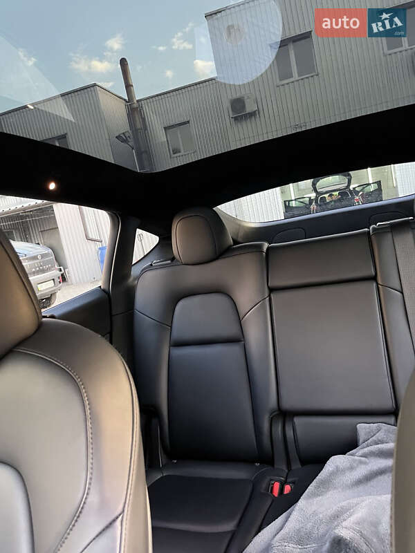 Позашляховик / Кросовер Tesla Model Y 2022 в Дніпрі