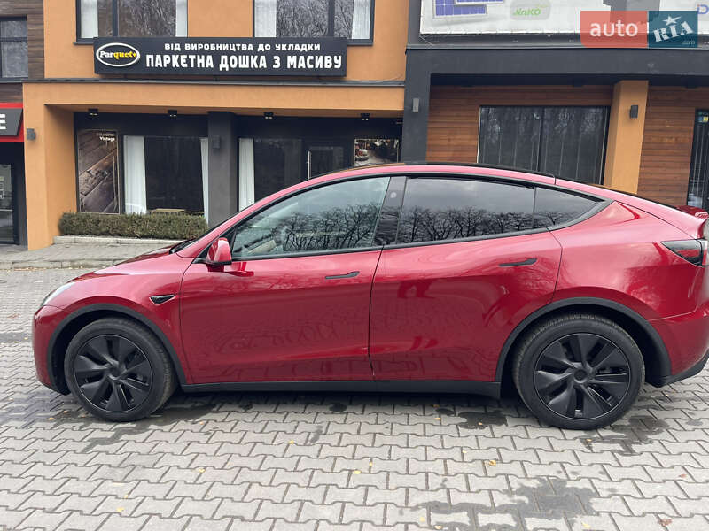 Позашляховик / Кросовер Tesla Model Y 2025 в Чернівцях