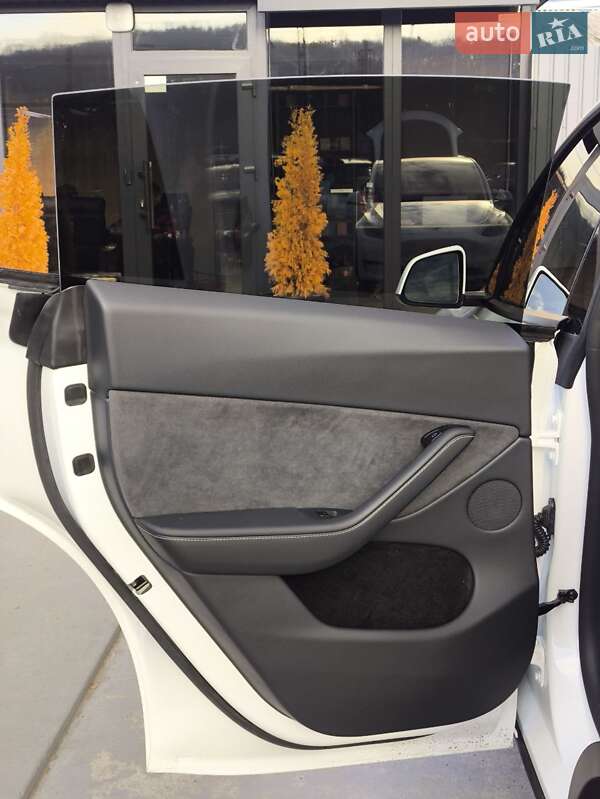 Внедорожник / Кроссовер Tesla Model Y 2024 в Киеве фото 29 Внедорожник / Кроссовер Tesla Model Y 2024 в Киеве