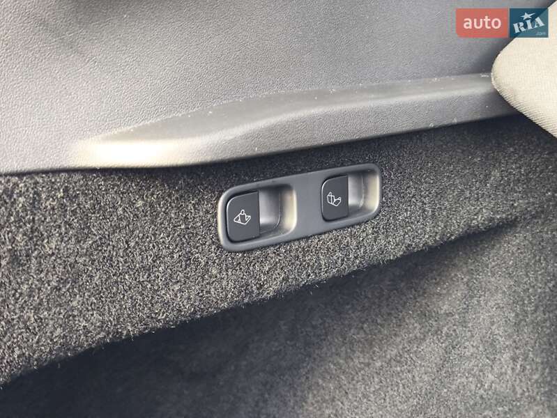 Внедорожник / Кроссовер Tesla Model Y 2024 в Киеве фото 36 Внедорожник / Кроссовер Tesla Model Y 2024 в Киеве