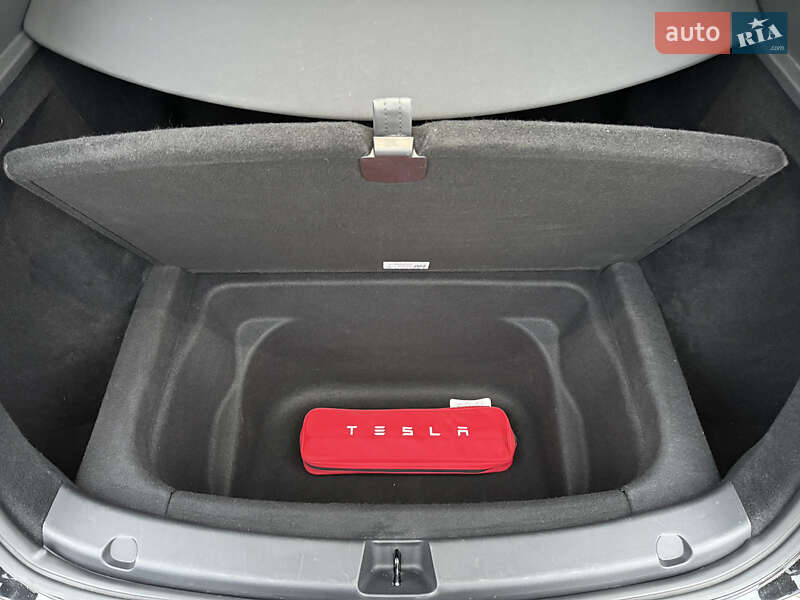 Внедорожник / Кроссовер Tesla Model Y 2024 в Киеве