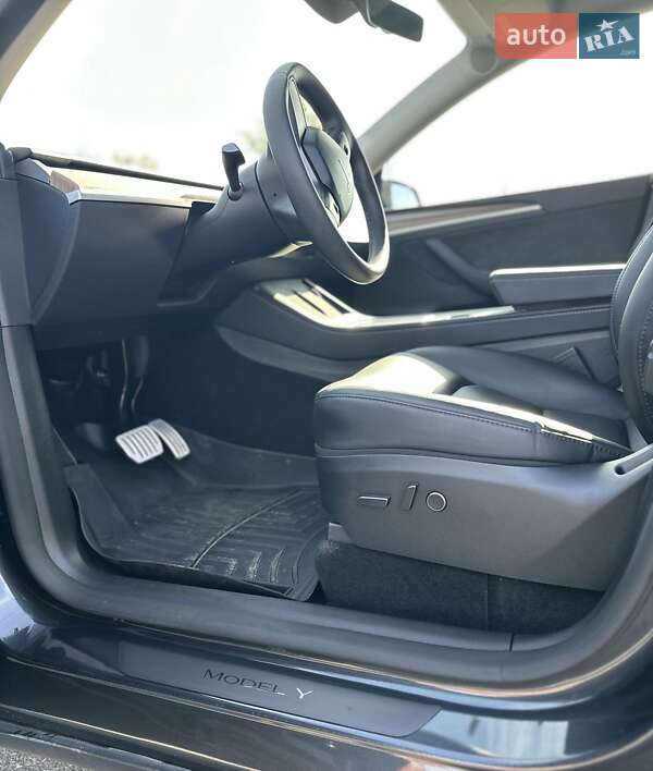 Внедорожник / Кроссовер Tesla Model Y 2024 в Кривом Роге