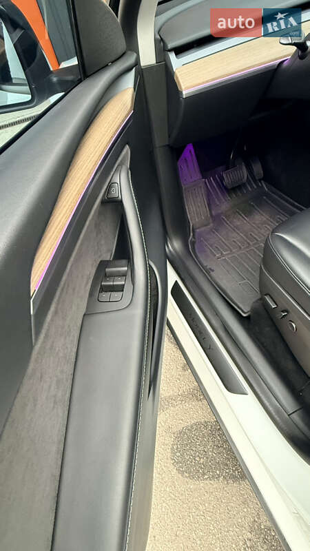 Позашляховик / Кросовер Tesla Model Y 2023 в Броварах фото 25 Позашляховик / Кросовер Tesla Model Y 2023 в Броварах