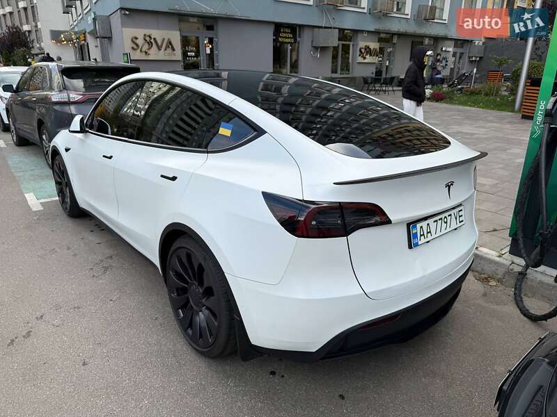 Внедорожник / Кроссовер Tesla Model Y 2022 в Киеве