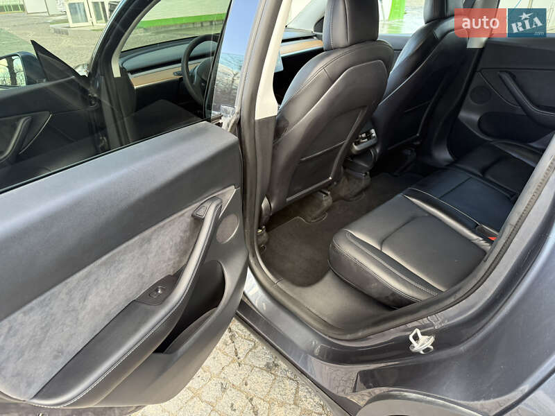 Позашляховик / Кросовер Tesla Model Y 2022 в Золочеві