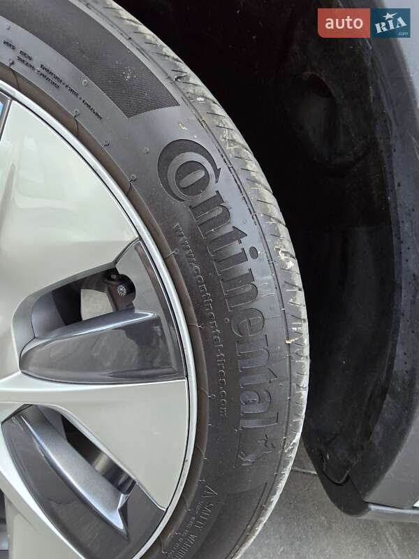 Внедорожник / Кроссовер Tesla Model Y 2023 в Ивано-Франковске