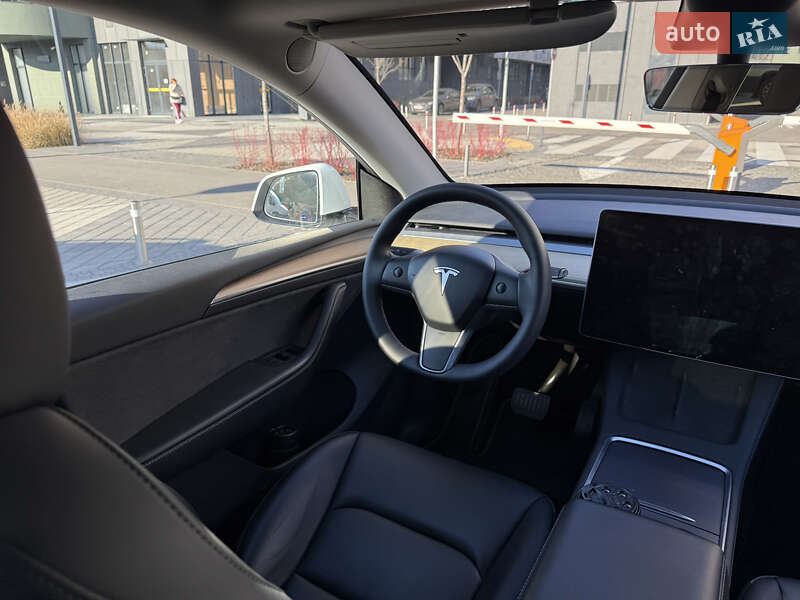 Внедорожник / Кроссовер Tesla Model Y 2023 в Киеве