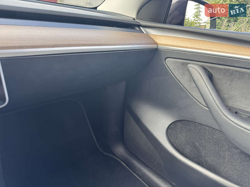 Внедорожник / Кроссовер Tesla Model Y 2024 в Львове