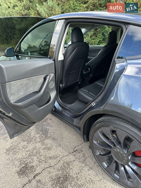 Внедорожник / Кроссовер Tesla Model Y 2020 в Ровно