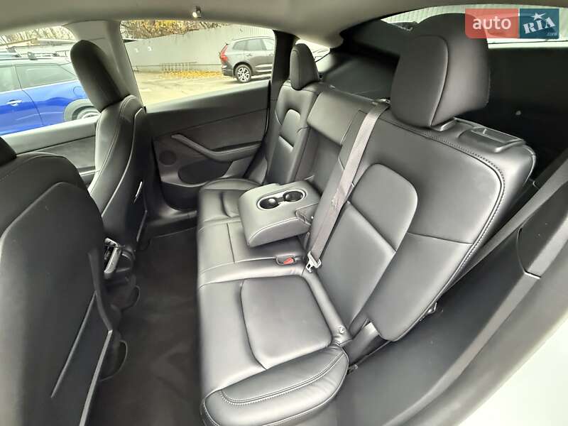 Позашляховик / Кросовер Tesla Model Y 2021 в Києві