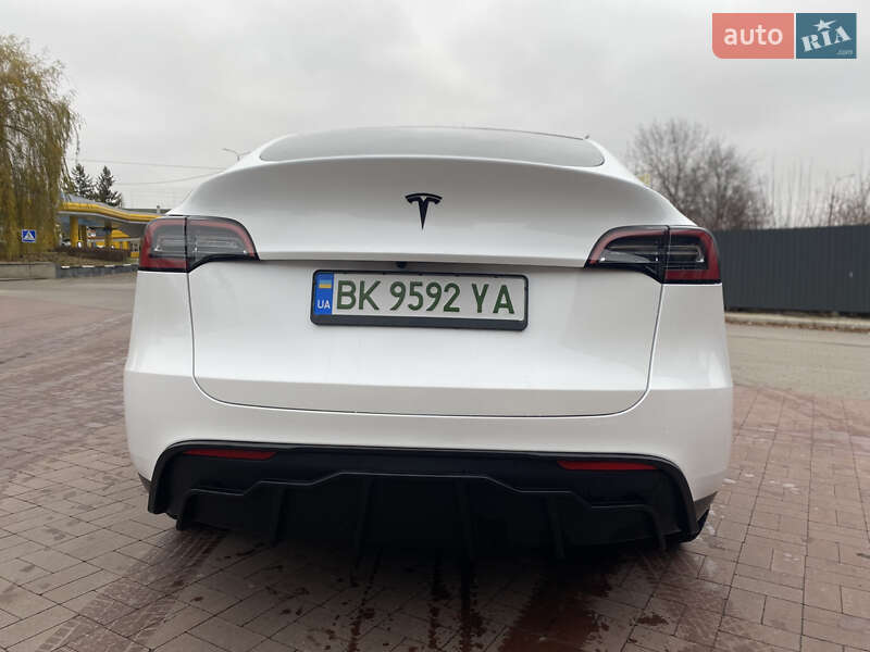 Позашляховик / Кросовер Tesla Model Y 2023 в Рівному