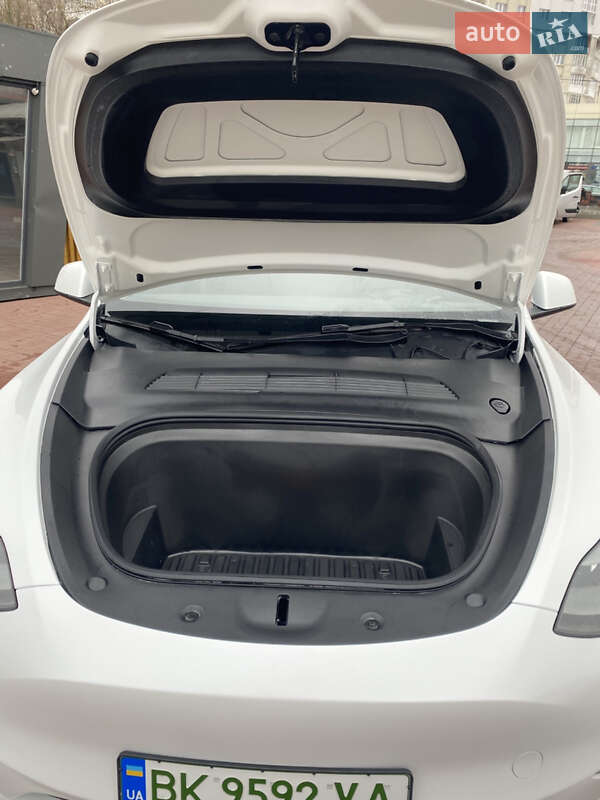 Позашляховик / Кросовер Tesla Model Y 2023 в Рівному
