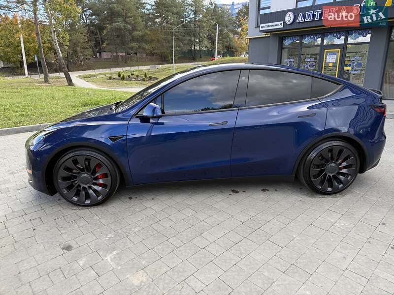 Позашляховик / Кросовер Tesla Model Y 2021 в Львові