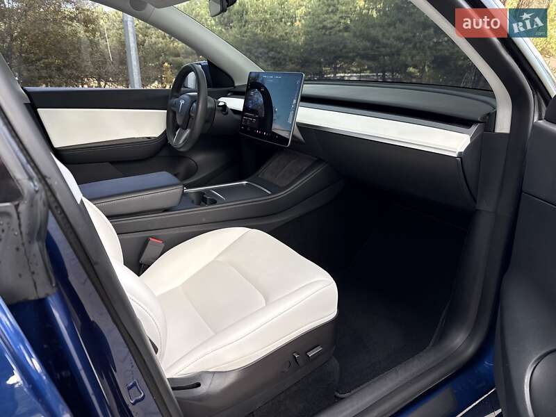 Позашляховик / Кросовер Tesla Model Y 2021 в Львові