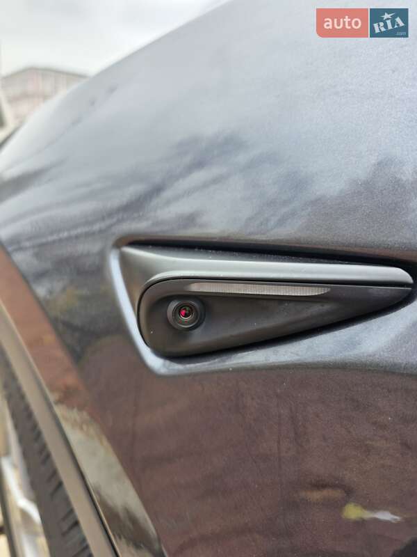Позашляховик / Кросовер Tesla Model Y 2024 в Києві