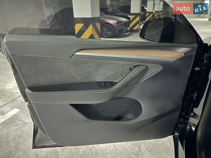 Внедорожник / Кроссовер Tesla Model Y 2023 в Днепре