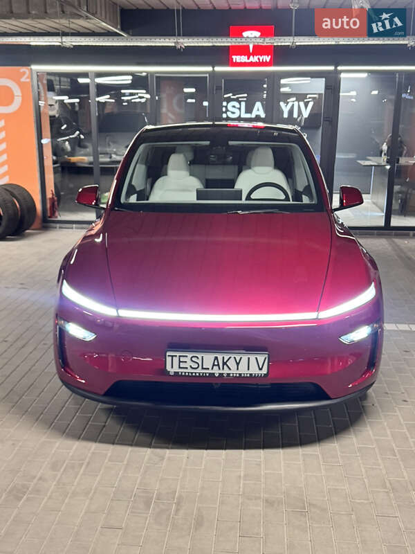 Позашляховик / Кросовер Tesla Model Y 2025 в Києві