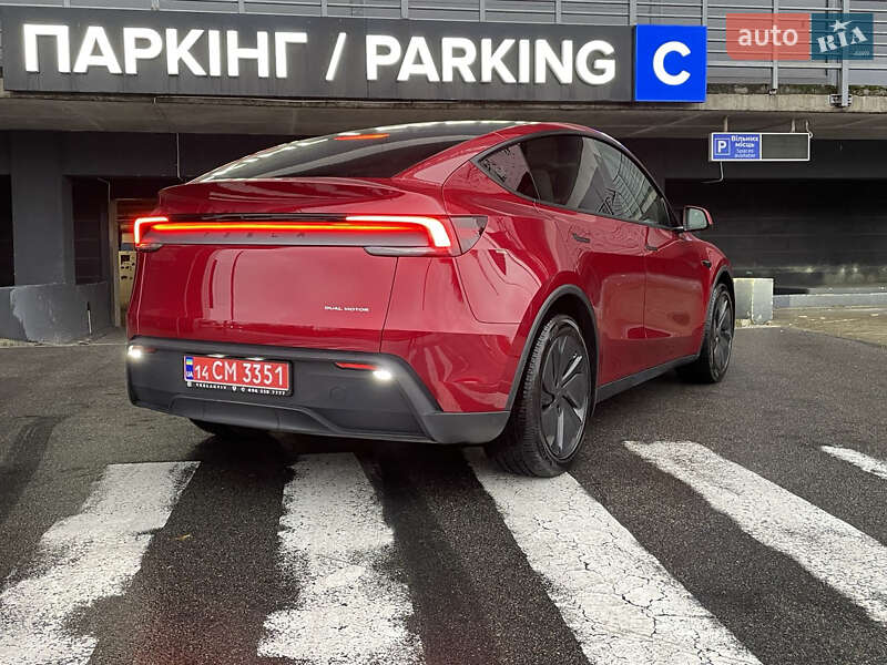 Позашляховик / Кросовер Tesla Model Y 2025 в Києві