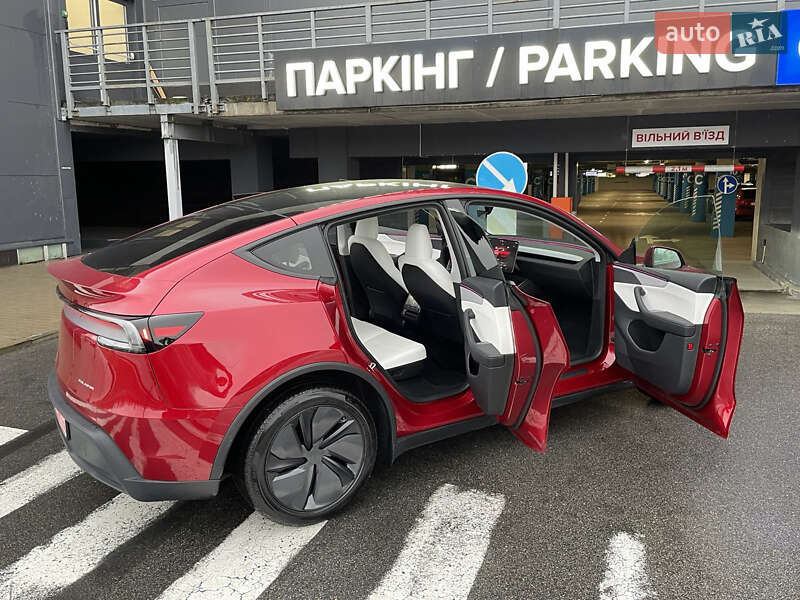 Позашляховик / Кросовер Tesla Model Y 2025 в Києві