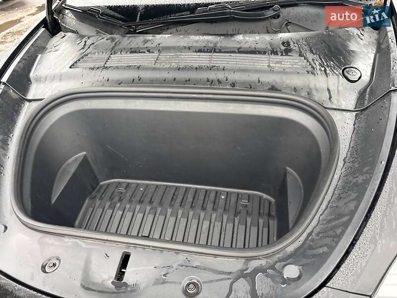 Внедорожник / Кроссовер Tesla Model Y 2021 в Киеве