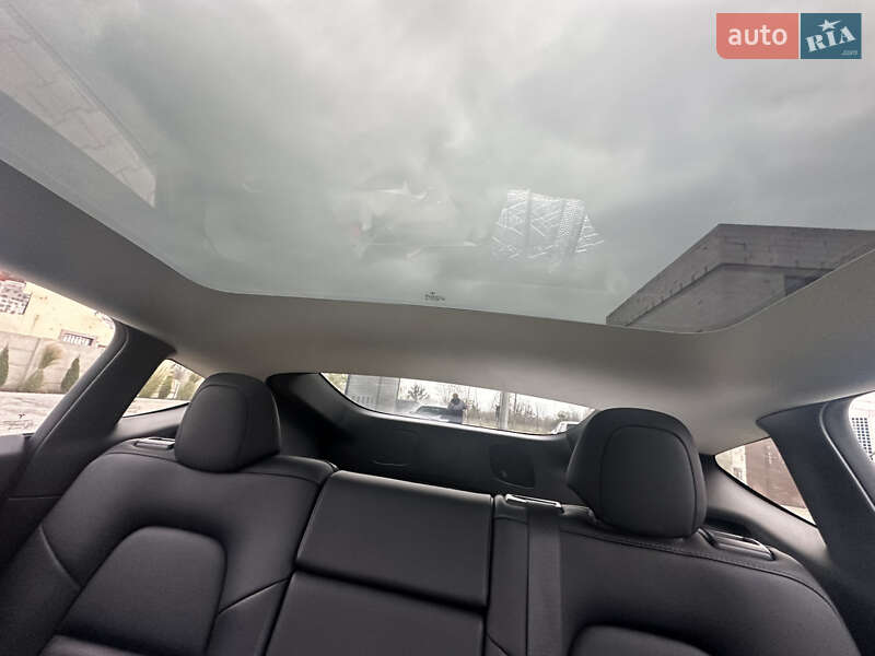 Внедорожник / Кроссовер Tesla Model Y 2021 в Киеве