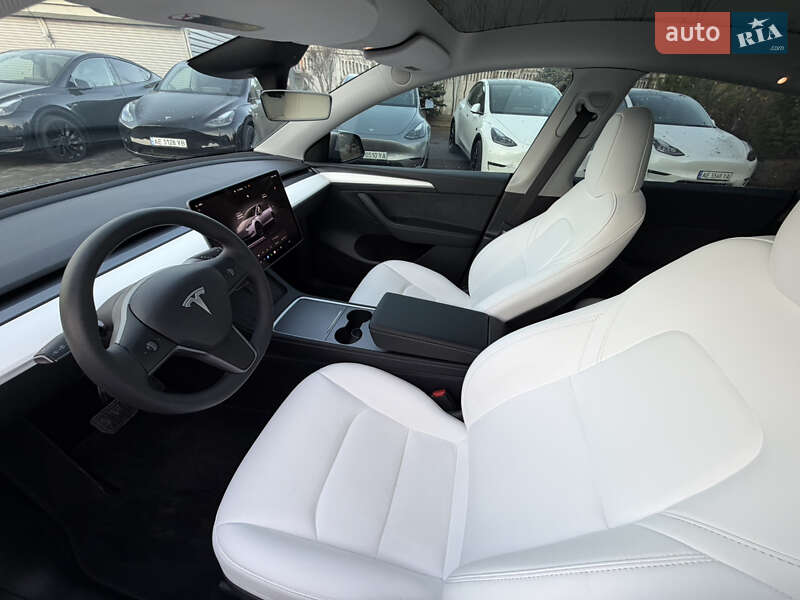 Внедорожник / Кроссовер Tesla Model Y 2024 в Днепре