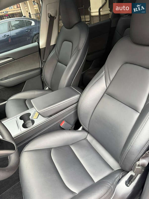 Внедорожник / Кроссовер Tesla Model Y 2024 в Киеве