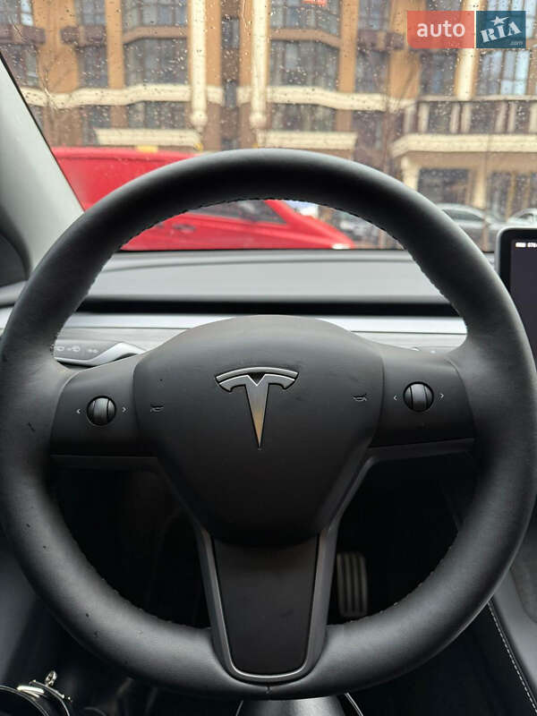 Внедорожник / Кроссовер Tesla Model Y 2024 в Киеве