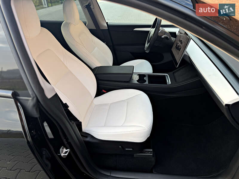 Внедорожник / Кроссовер Tesla Model Y 2024 в Черновцах