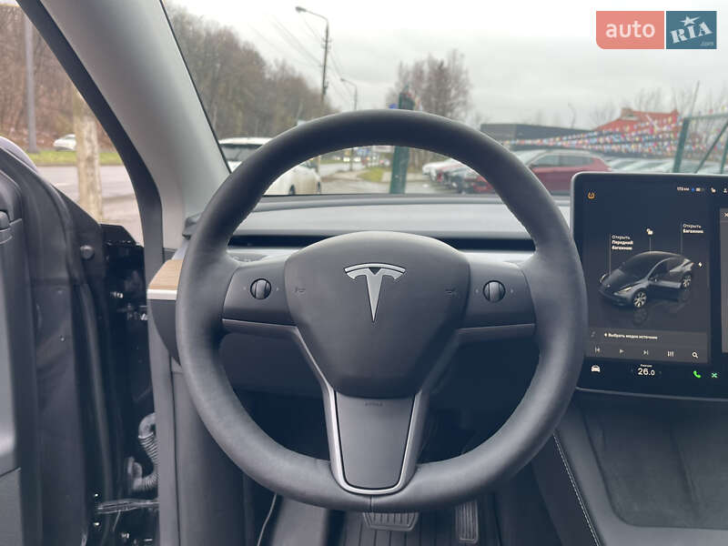 Позашляховик / Кросовер Tesla Model Y 2024 в Чернівцях