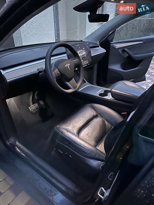 Внедорожник / Кроссовер Tesla Model Y 2024 в Киеве