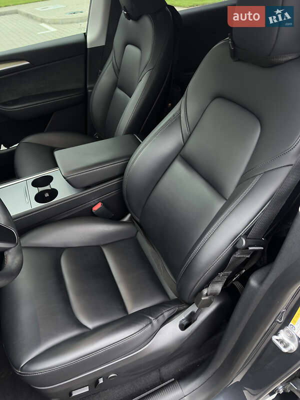 Внедорожник / Кроссовер Tesla Model Y 2022 в Киеве