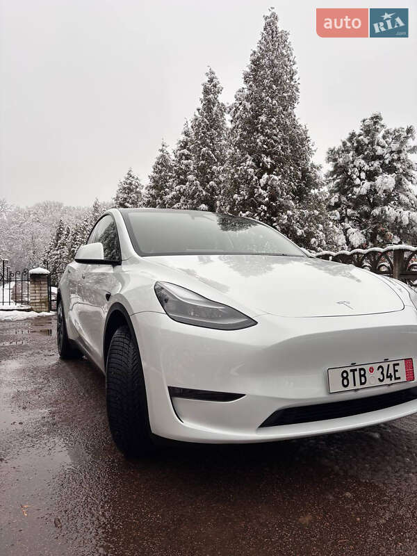 Позашляховик / Кросовер Tesla Model Y 2024 в Івано-Франківську