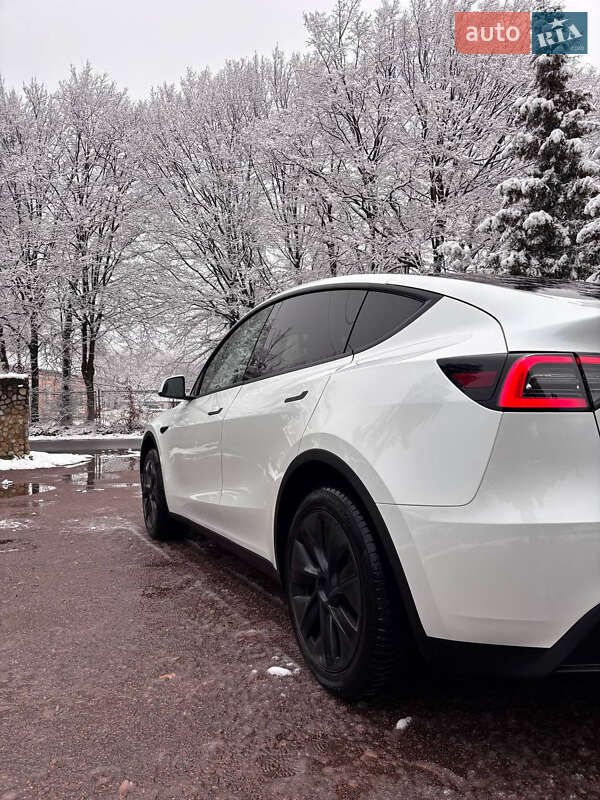 Позашляховик / Кросовер Tesla Model Y 2024 в Івано-Франківську