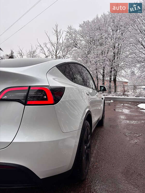 Позашляховик / Кросовер Tesla Model Y 2024 в Івано-Франківську