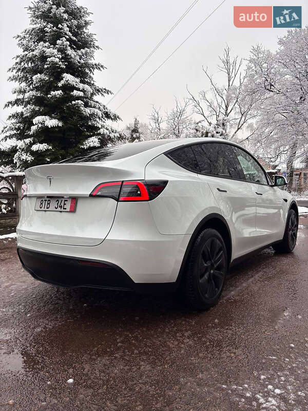 Позашляховик / Кросовер Tesla Model Y 2024 в Івано-Франківську