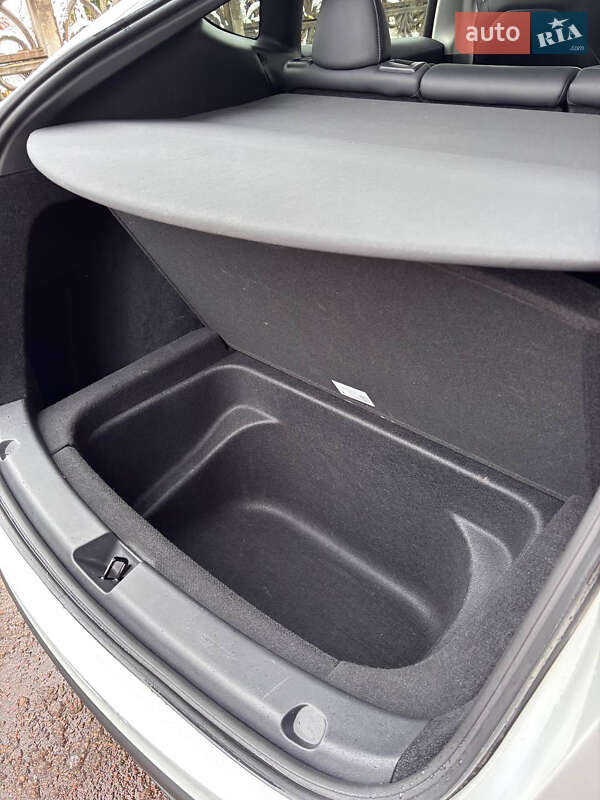 Позашляховик / Кросовер Tesla Model Y 2024 в Івано-Франківську