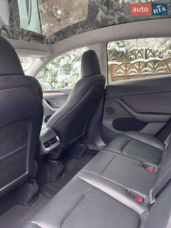 Позашляховик / Кросовер Tesla Model Y 2024 в Івано-Франківську