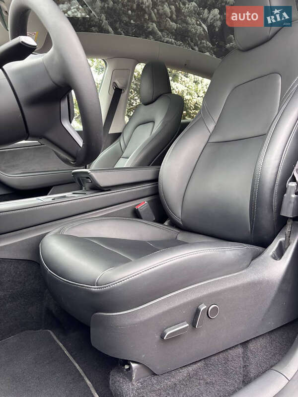 Позашляховик / Кросовер Tesla Model Y 2024 в Івано-Франківську