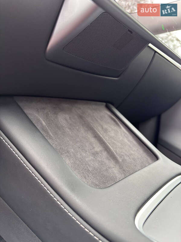 Позашляховик / Кросовер Tesla Model Y 2024 в Івано-Франківську