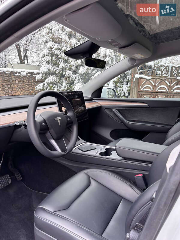Позашляховик / Кросовер Tesla Model Y 2024 в Івано-Франківську