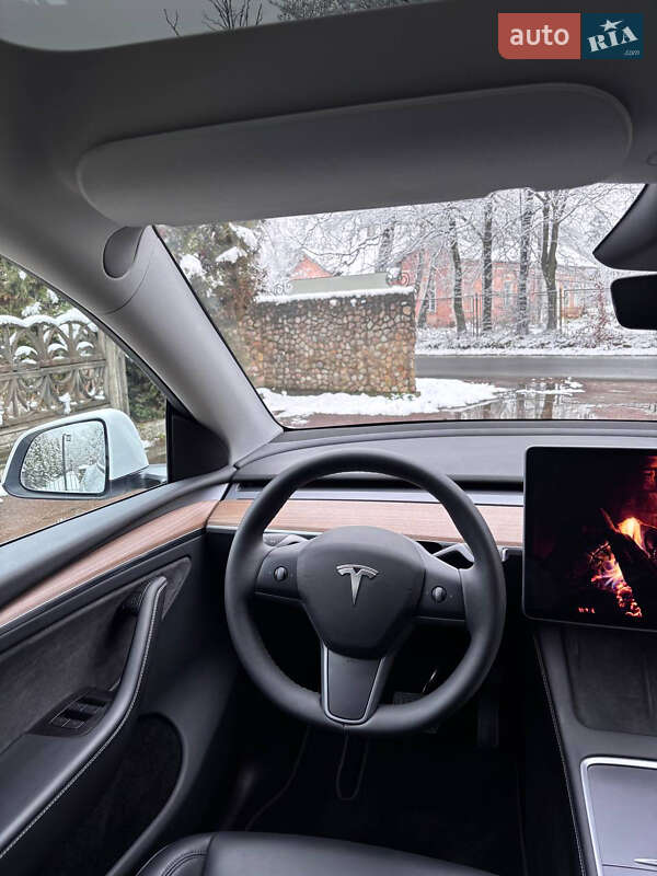 Позашляховик / Кросовер Tesla Model Y 2024 в Івано-Франківську