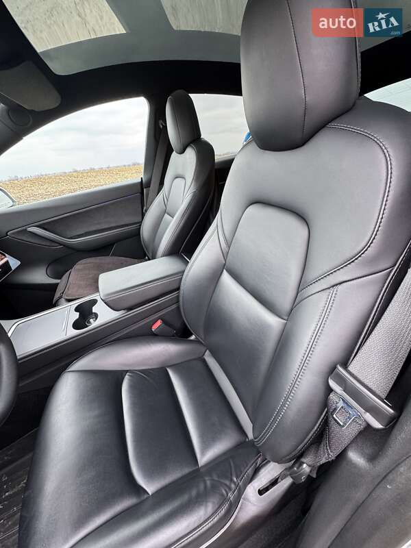 Внедорожник / Кроссовер Tesla Model Y 2021 в Киеве