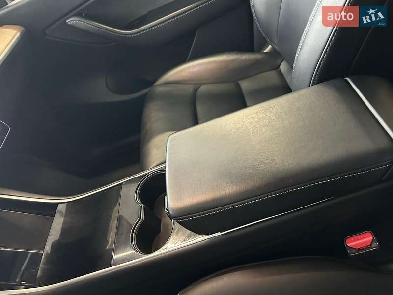 Внедорожник / Кроссовер Tesla Model Y 2020 в Тернополе