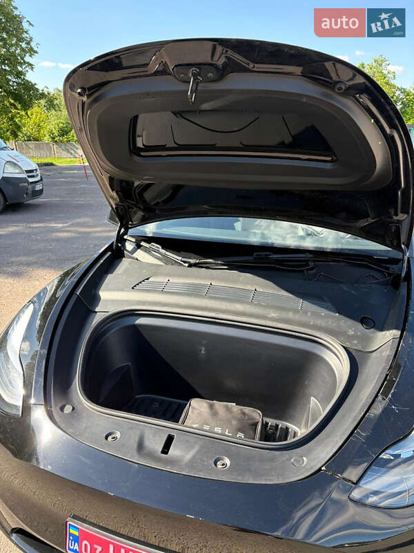 Внедорожник / Кроссовер Tesla Model Y 2022 в Ровно