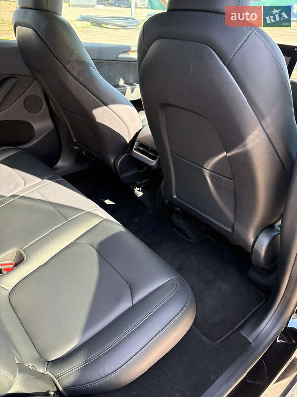 Внедорожник / Кроссовер Tesla Model Y 2022 в Ровно