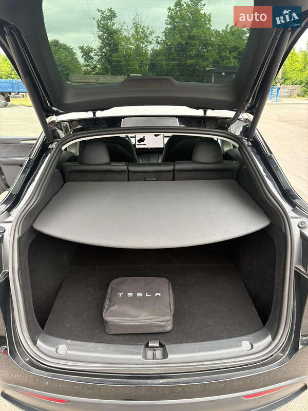 Внедорожник / Кроссовер Tesla Model Y 2023 в Ровно