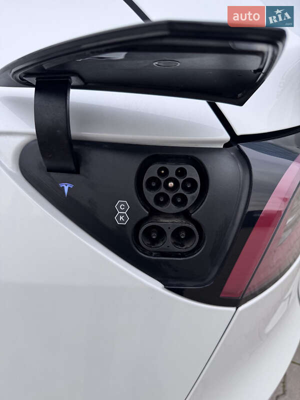 Внедорожник / Кроссовер Tesla Model Y 2023 в Киеве