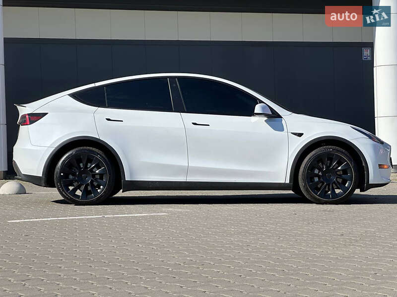Внедорожник / Кроссовер Tesla Model Y 2023 в Киеве